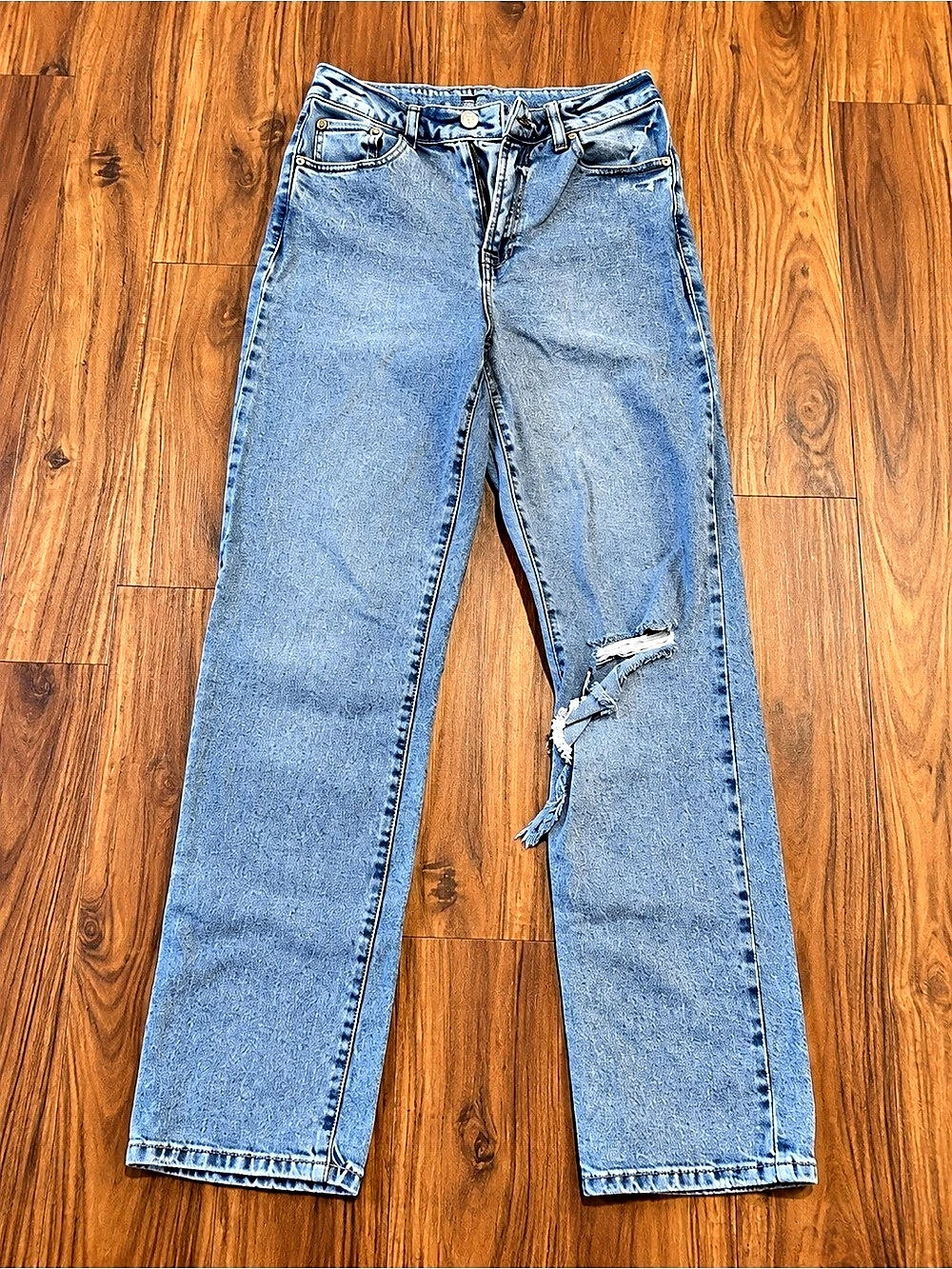 Sincerely Jules Light Wash Distressed Jeans | Size 5/27